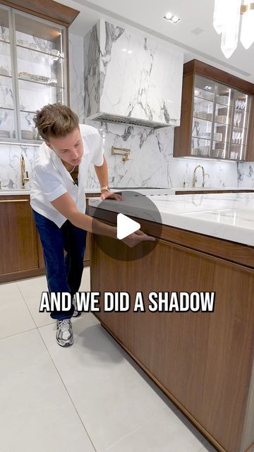 The Kitchen Guy on Instagram: "This marble countertop has a floating illusion over the drawers with this wood buildup. Such a high quality detail for this amazing kitchen" Countertop Extension, Marble Bedside Tables, Floating Bedside Table, Table Marble, Amazing Kitchen, Extension Ideas, Kitchen Cabinets Makeover, Marble Countertop, Kitchen Tops