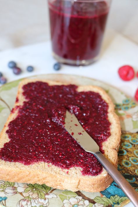 Beet Berry Chia Jam Beet Jam Recipe, Beet Jelly Recipe, Canning Jam Recipes, Raspberry Jam Recipe, Easy Jam, Canning Jam, Chia Jam, Jam And Jelly, Beet Juice