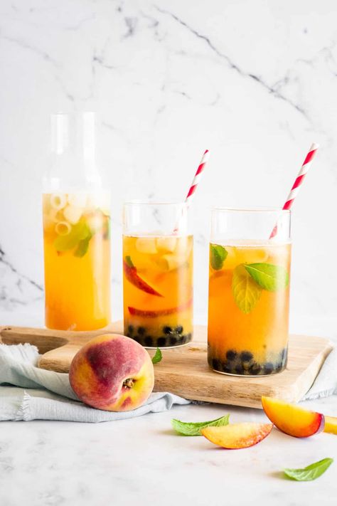 Peach Oolong Tea - The Classy Baker Peach Oolong Tea, Bubble Tea Recipe, Sweet Savory Recipes, Peach Syrup, Peach Ice Tea, Homemade Tea, Tea Ideas, Puer Tea, Peach Slices