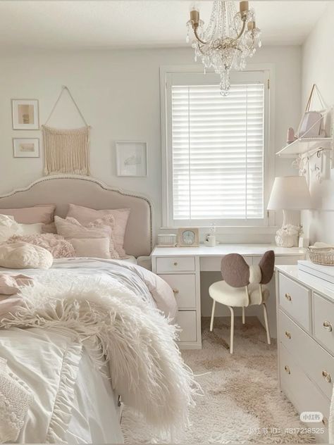 Couqutte Aesthetic Room, Cuartos Coquette, Wonyoungism Room, Coquette Bedroom Ideas, Pink Dorm Room Decor, Female Picture, Dream Bedroom Inspiration, Cute Bedroom Ideas, Room Redesign