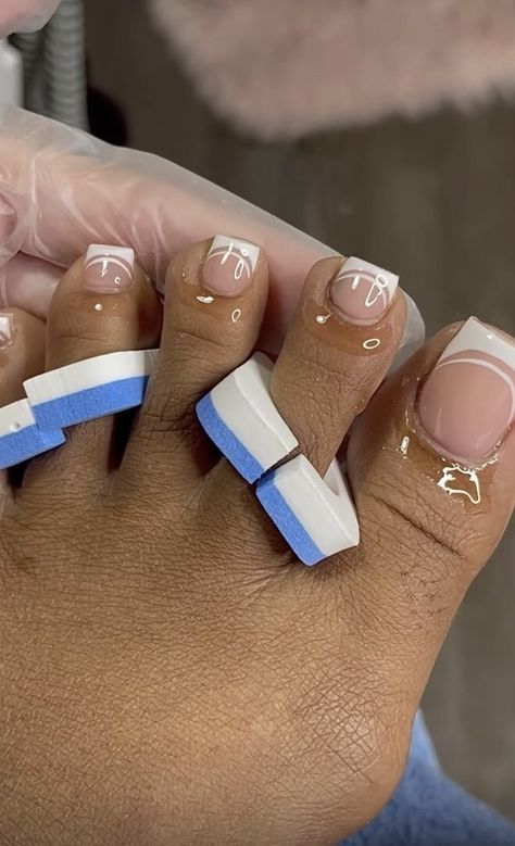 Nail Art Toenails, Gold Toe Nails, French Toe Nails, Line Nail Designs, Simple Nail Art, Ingrown Toenail, Gel Toe Nails, Acrylic Toes, Acrylic Toe Nails