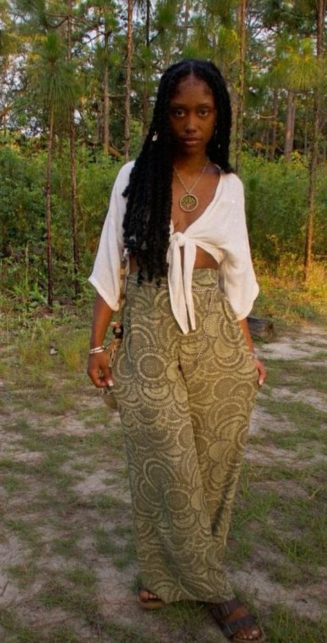 Earthy Outfits Black Women Winter, Modest Earthy Outfits Black Women, Earth Tone Outfits Black Women, 70s Bohemian Fashion, Earthy Black Woman, Earth Tone Outfits, Fashion Black Women, Soul Vibes, 70s Bohemian