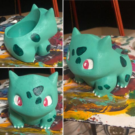 Pokemon Ceramics, Pokemon Clay Art, Anime Pottery, Anime Ceramics, Clay Art Ideas, Bulbasaur Planter, Easy Clay Sculptures, Air Dry Clay Projects, Clay Diy Projects