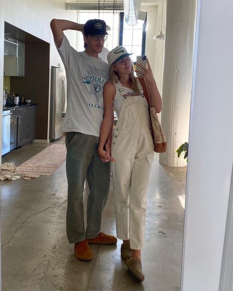 Deb Pfiefer, Granola Couple Outfits, Hot Dad Outfits, Granola Couple Aesthetic, Summer Couple Outfits, Bf Outfits, Bf Fits, Dad Outfits, Couples Outfits