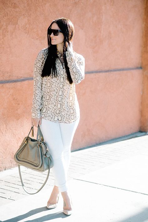 White Jeans Grown Style, White Denim Jeans, Denim Trends, The 70s, Print Blouse, White Denim, Snake Print, Printed Blouse, Spring Outfit