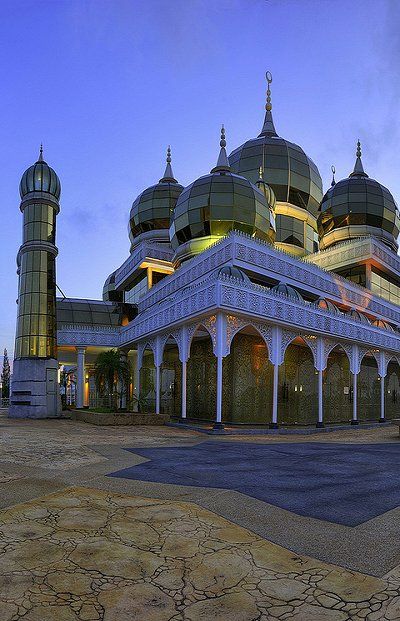 Crystal Mosque, Kuala Terengganu, Malaysia ( by Nadly Aizat on Flickr) Masjid Kristal, Terengganu Malaysia, Beautiful Mosque, Kuala Terengganu, Medina Mosque, Mosque Art, Ancient Greek Architecture, Asian Architecture, Cathedral Architecture