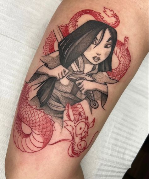 Mulan, Tatto, dragão Disney Princesses Tattoo, Mulan Inspired Tattoos, Mulan Tattoo Minimalist, Disney Tattoo Sleeves For Women, Mulan Tattoo Ideas, Street Style Tattoos, Mulan Drawing, Mulan Tattoo, Outer Forearm Tattoo