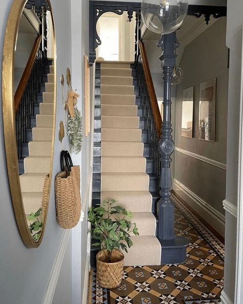 Painting Ideas For Hall, Hall Stairs And Landing Ideas, Neutral Hallway Ideas, Victorian Hallway Ideas, Stairs And Landing Ideas, Hall Stairs And Landing, Neutral Hallway, Glam Room Decor, Cozy Apartment Decor