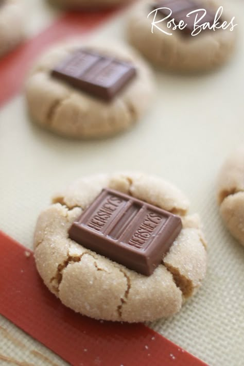 Cookies With Hershey Bars, Hershey Bar Cookies, Peanut Butter Kiss Cookies Recipe, Hersheys Cookies, Kiss Cookies Recipe, Kiss Cookie Recipe, Hershey Kiss Cookies, Snowballs Recipe, Peanut Butter Kiss