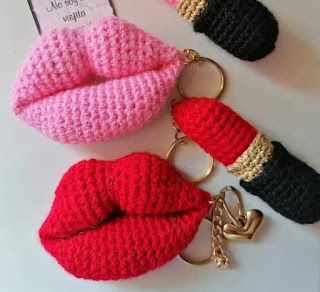 PATRONES AMIGURUMI GRATIS: PATRON GRATIS LABIOS AMIGURUMI 58579 100 Crochet Stitches, Baby Booties Knitting Pattern, شال كروشيه, Crochet Keychain Pattern, Kawaii Crochet, Crochet Stitches Video, Crochet Basket Pattern, Crochet Keychain, Crochet Flower Patterns