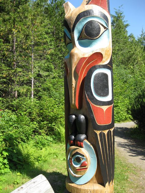 Alaskan Totem Pole Native Drawings, Arte Haida, Totem Pole Art, Peace Pole, Native American Totem, Alaska Art, Pacific Northwest Art, Tiki Totem, Haida Art