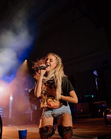 Kelsea Ballerini Concert, Virginia Bluebells, Wild Eyes, Kelsea Ballerini, Women In Music, Country Stars, Country Singers, Her Music, Concert Outfit