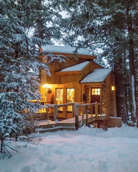 Small Log Cabin Plans, Log Cabin Plans, A Cabin In The Woods, Cozy Log Cabin, Log Cabin Designs, Small Log Cabin, Log Cabin Kits, Fire Wood, Winter Cabin