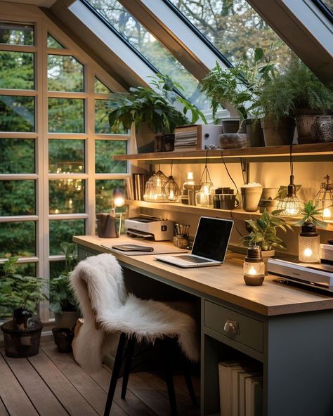 Fresh home office 🌱🤍 📸: @interioryesplz #interioryesplz #desksetup #deskinspo #planterior #urbanjunglebloggers #urbanjungleblog… | Instagram Drawing Room Decor, Cozy Home Office, Inspire Me Home Decor, Garden Office, Home Office Space, Dream House Decor, Home Office Design, House Inspo, Dream Home Design