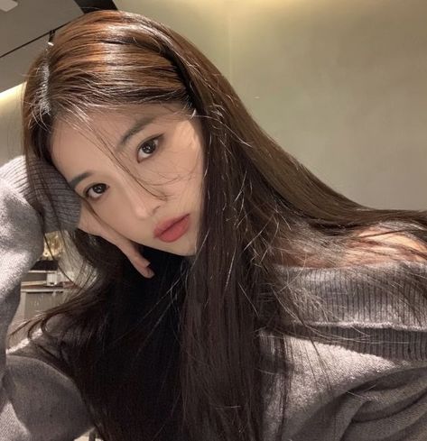 Brown Hair Asian, Uzzlang Girl, Pretty Selfies, Medium Length Hair Cuts, Korean Hairstyle, Korean Beauty, Ulzzang Girl, Aesthetic Girl, Korean Girl