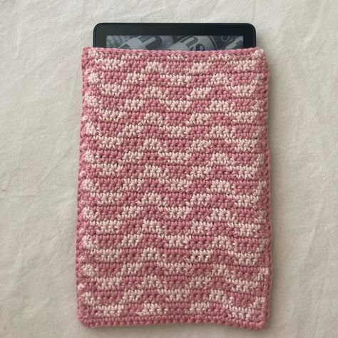 Pink Wavy Handmade Crochet Kindle Cover/Sleeve Shop Link in Bio #kindle #kindlecover #kindlesleeve #crochet #shoplocal #shopsmall #etsy #etsyshop #melbourne #ereader #booklover Bookish Crochet, Wavy Crochet, Ereader Cover, Crochet Book, Kindle Sleeve, Kindle Cover, Book Sleeve, Kindle Paperwhite, Crochet Books