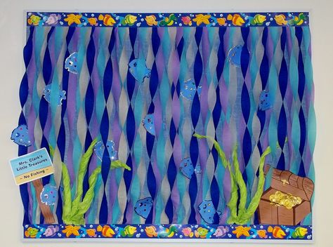 Ocean Fish Water Treasure Bulletin Board Ocean Bulletin Board, Ocean Classroom, Summer Bulletin Boards, Ocean Theme Classroom, Preschool Bulletin, Preschool Bulletin Boards, Under The Sea Theme, Rainbow Fish, Ocean Crafts