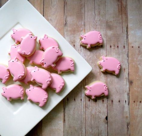 Pig Roast Party, Piggy Cake, Forgotten Cookies, Pig Cookie, Pig Cookies, New Years Cookies, Pig Cake, Biscuit Dough, Pig Roast