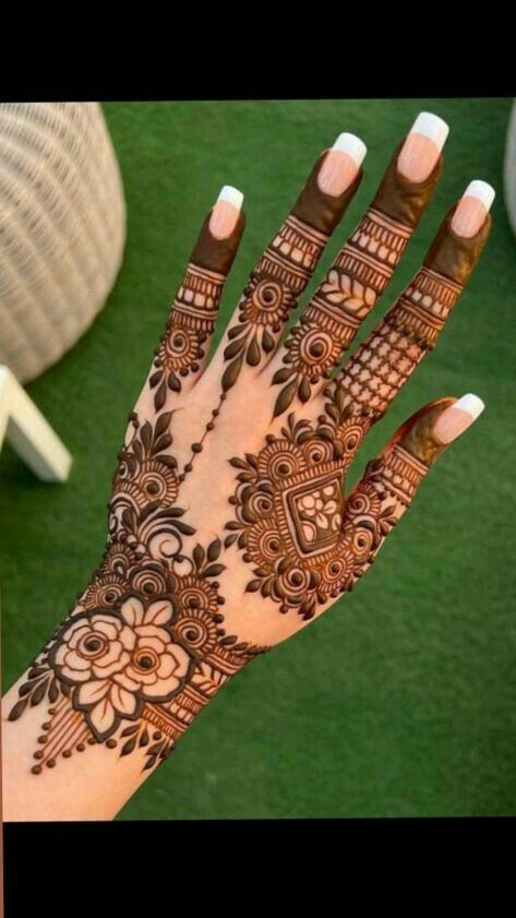 Beautiful Simple Mehndi Design, Front Mehndi Design, Henna Inspo, Simple Mehendi Designs, Very Simple Mehndi Designs, Mehndi Designs For Kids, Tattoo Henna, Simple Mehndi Designs Fingers, Full Mehndi Designs