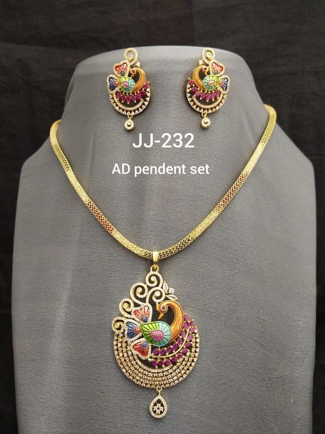 Peacock Pendent Jewellery Designs, Pendent Jewellery, Thali Chains, Rose Gold Jewelry Necklace, Gold Inspo, Gold Neck Chain, Gold Temple Jewellery, Neck Pieces Jewelry, New Gold Jewellery Designs