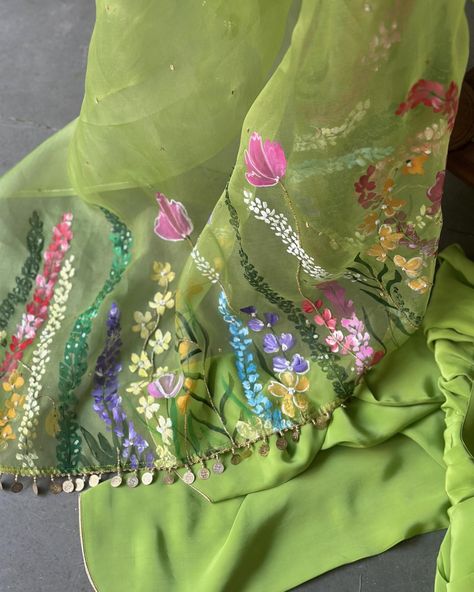 Wildflowers art 🫶 Custom made this beautiful combination of color palette for my client 💖 Loved the choice of colors and outcome of this gorgeous pakistani salwar suit 🌸 #crafttales #handpainted #trendingreels #reelkarofeelkaro #reelitfeelit #supportsmallbusiness #supportindiandesigners #fashion #trendingsongs #reel #wildflower #artwork #artistsoninstagram #wedmegood #mehandi #pakistanifashion Panting Suit, Sari Painting, Handpainted Suits, Wildflower Artwork, Floral Blouse Designs, Pakistani Salwar Suit, Saree Borders, Cloth Painting, Saree Painting Designs