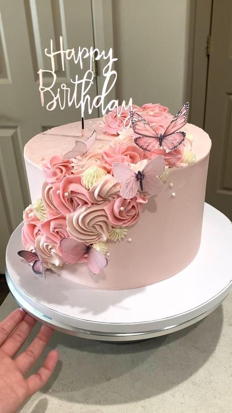 Small Butterfly Cake, Butterfly Cake Ideas, Aesthetic Rosa, Butterfly Cake, Small Butterfly, Butterfly Cakes, 10th Birthday Parties, Co Workers, Birthday Party Cake