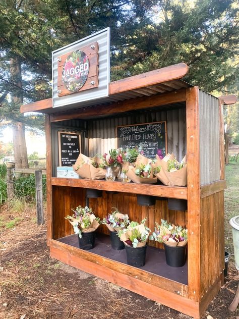 We sell fresh native flower bunches and posies direct from our farm to you. Diy Flower Stand Display, Cozy Home Library, Farmers Market Stand, Farmers Market Display, Flower Bunches, Produce Stand, Cut Flower Farm, Vegetable Stand, Farm Gate