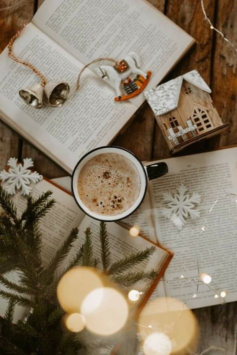 Christmas Italy, Italy Love, November Wallpaper, Christmas Flatlay, Christmas Reading, Winter Fragrance, Bookstagram Inspiration, Winter Images, Coffee Photos