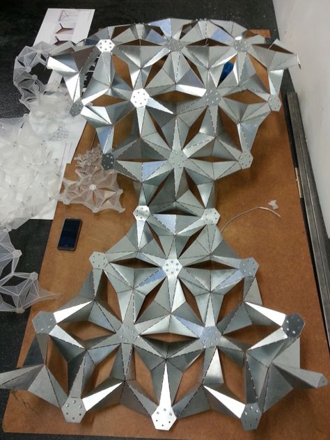 Sarah Shuttleworth's large metal origami model. Origami Grasshopper, Origami Building, Architecture Origami, Metal Origami, Kirigami Patterns, Folding Structure, Module Design, Origami Architecture, Origami Models