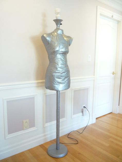 Make a dress form that is your EXACT double. Very helpful if you're like me and dress forms just don't capture your curves properly resulting in a less than perfect fit. Dress Form Stand, Diy Dress Form, Mannequin Diy, Duct Tape Dress, Sewing Dress Form, Make A Dress, Dress Form Mannequin, Hanger Diy, Paper Dress