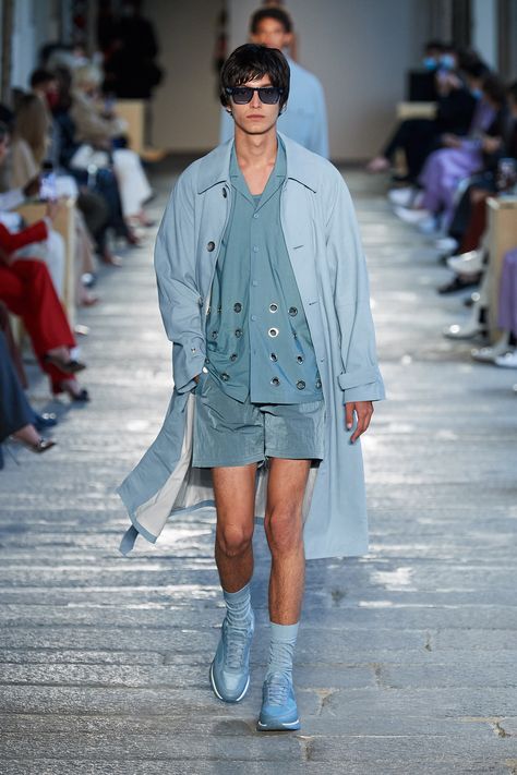 Boss Spring 2021 Ready-to-Wear Collection | Vogue Mens Runway, Boss Woman, Boss Men, Menswear Runway, Coat Trends, Smart Outfit, Milano Fashion Week, Runway Looks, Fashion Design Clothes