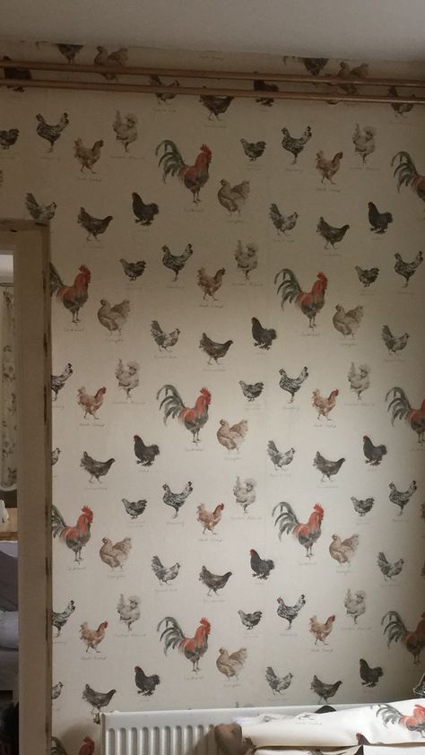 Laura Ashley wallpaper chickens kitchen ❤ Chicken Themed Kitchen, Laura Ashley Kitchen, Mom Wallpaper, Laura Ashley Wallpaper, Chicken Kitchen Decor, Chicken Wallpaper, Texas Home Decor, Chicken Home, Wallpaper Kitchen