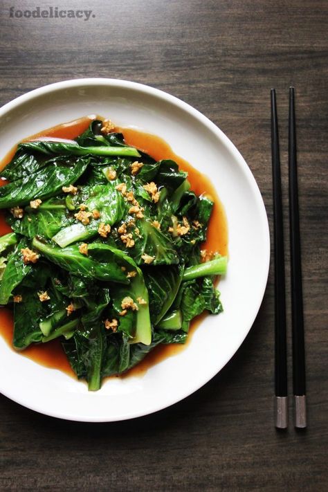 Stir-fried Kailan with Garlic and Oyster Sauce | Foodelicacy Oyster Sauce Chicken, Chinese Kale, Fried Kale, Chinese Broccoli, Easy Stir Fry Recipes, Asian Sauce, Chinese Greens, Fry Sauce, Kale Recipes