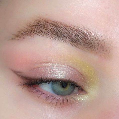 Yellow Pastel Makeup, Light Purple Makeup Aesthetic, Pastel Purple Eyeliner, Light Blue Brown Eyeshadow, Pastel Yellow Eyeshadow, Soft Eyeshadow, Brow Glue, Pastel Eyeshadow, Pastel Makeup