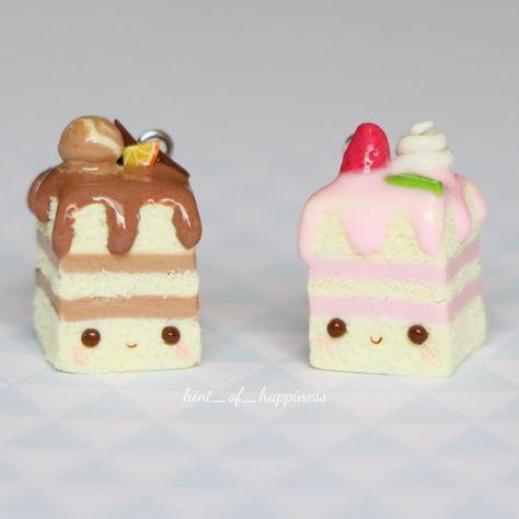 Kawaii cake charms made out of polymer clay  🍰🥰 Polymer Cupcake, Disney Clay Charms, Cute Clay Charms, Cake Polymer Clay, Model Clay, Kawaii Ideas, Kawaii Cake, Clay Cake, Clay Inspo