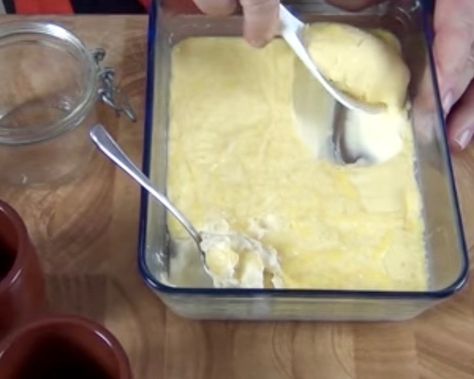 Clotted Cream Recipe, Clotted Cream Recipes, Devonshire Cream, British Foods, Tea Party Food, British Baking, Cream Tea, Spinach Dip, Clotted Cream