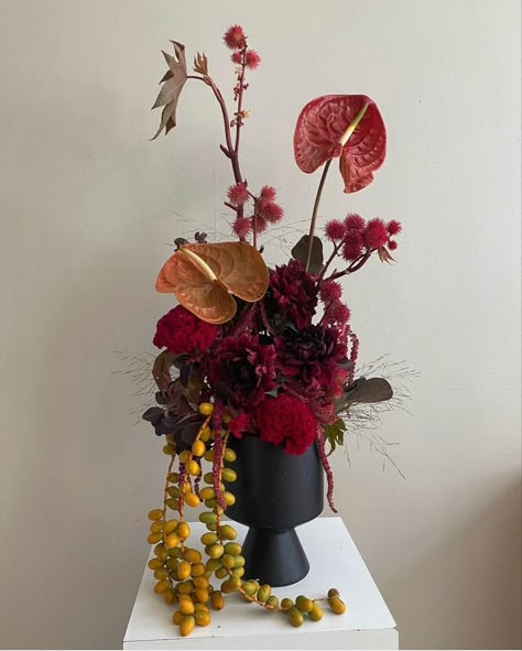 African Floral Arrangements, September Studio Flowers, Alien Editorial, September Studio, Autumn Bouquets, Floral Branding, Aisle Planner, Contemporary Flower Arrangements, Modern Florals