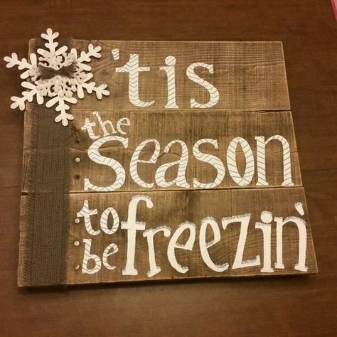 How To Make A Pallet Wood Sign By Yourself Pallet Wall Decor & Pallet Painting Diy Wood Pallet, Pallet Wall Decor, Pallet Christmas, Trendy Diy, Wood Pallet Signs, Pallet Crafts, Pallet Painting, Navidad Diy, Pallet Signs