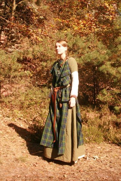 Celtic. Celtic Costume, Viking People, Celtic Fashion, Celtic Clothing, Irish Clothing, Viking Dress, Ancient Celts, Viking Costume, Early Middle Ages