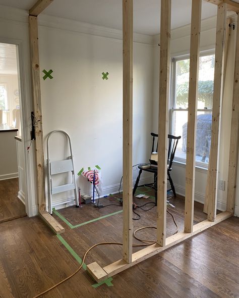 Laundry Powder Room Combo, Pantry In Dining Room, Butler Pantry Decor, Laundry Powder Room, Classic Powder Room, Butlers Pantry Ideas, Pantry Plans, Ranch Kitchen Remodel, Kitchen Butlers Pantry