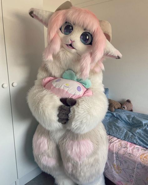 Lamb Fursuit, Sheep Fursuit, Fursuit Making, Fursona Ideas, Cute Fursuits, Fursuit Ideas, Fur Suits, Cool Fursuits, Stim Board