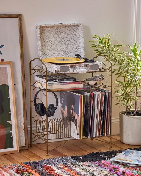 Urban Outfitters Home on Instagram: “This vinyl shelf is perfect for the modern record collector living in a cozy space, but don't just take our word for it – our community…” Vinyl Record Storage Shelf, Trendy Apartment Decor, Vinyl Shelf, Vinyl Room, Record Room, Record Shelf, Urban Outfitters Home, Sleek Storage, Vinyl Decor