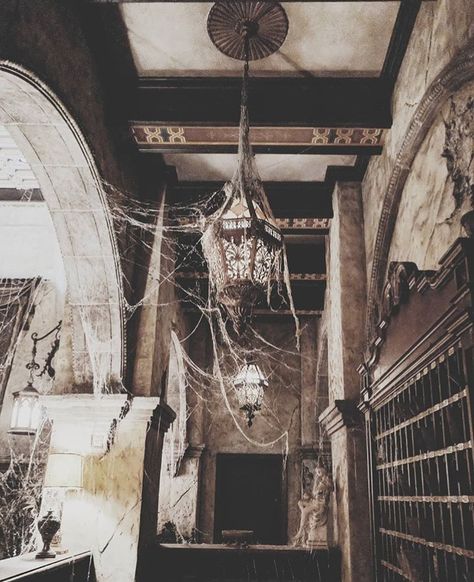 Tower Of Terror Themed Party, Tower Of Terror Aesthetic, Creepy Hotel Aesthetic, Tower Of Terror Decor, Haunted Bedroom, Disney Tower Of Terror Wallpaper, Horror Maze, Haunted Hollywood, Tower Of Terror Disneyland