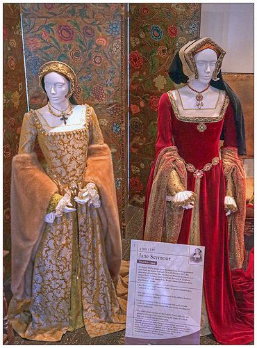 Katheryn Howard, Tudor Dress Up, Katherine Parr, Tudor Royal, Game Of Thrones Dress, Tudor Dress, Tudor Fashion, Tudor Costumes, Tudor Era