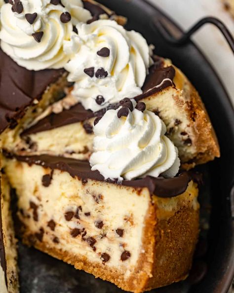 Mini Chocolate Chip Cheesecake Recipes, Chocolate Chip Cheesecake Muffins, Philly Cheesecake Recipes, Cheesecake With Chocolate Topping, Chocolate Chip Cheesecake Recipes Easy, Eagle Brand Cheesecake Recipes, Cheese Cakes For Birthday, Chocolate Chip Cheesecake Recipes, Cheesecake Recipes Chocolate