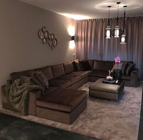 Housing Decor, Cozy Living Room Decor Ideas, Cozy Living Room Decor, Brown Living Room Decor, Small Sectional, Sectional Couches, تصميم للمنزل العصري, Living Room Sofa Design, التصميم الخارجي للمنزل