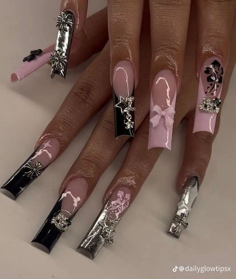 Emo Nails With Charms, Y2k Nails Black And Pink, Nail Account Name Ideas, Pink Emo Nails, Gothic Nails Coffin, Black Baddie Nails, Emo Nails, Pink And Black Nails, Nails After Acrylics