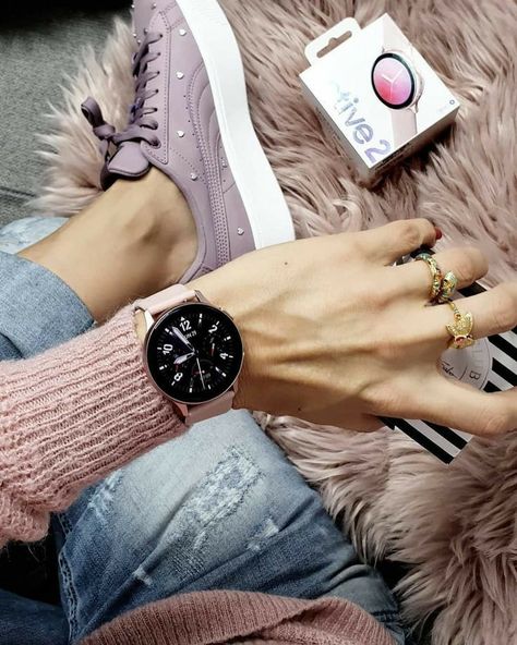 Watch Aesthetic, Flatlay Ideas, Apj Quotes, Iphone Gadgets, Fitness Watches For Women, Samsung Smart Watch, Samsung Watch, Trendy Watches, Smartwatch Women