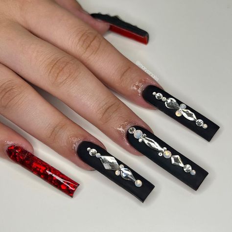 Black And Red Nails, Bottom Nails, Red Bottom Nails, Black Nail Tips, Red Black Nails, Red Nail Design, Red Stiletto Nails, Red Ombre Nails, Mickey Nails