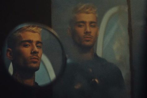 British singer-songwriter Zayn Malik, aka ZAYN unveiled a new song “Sour Diesel” on Zane Lowe’s Beats 1 show. Zayn Sour Diesel, Zayn Malik Photoshoot, Francis Wolff, Icarus Fell, Sour Diesel, Zayn Malik Photos, Very Important Person, The Fallen Angel, Zayn Malik Pics